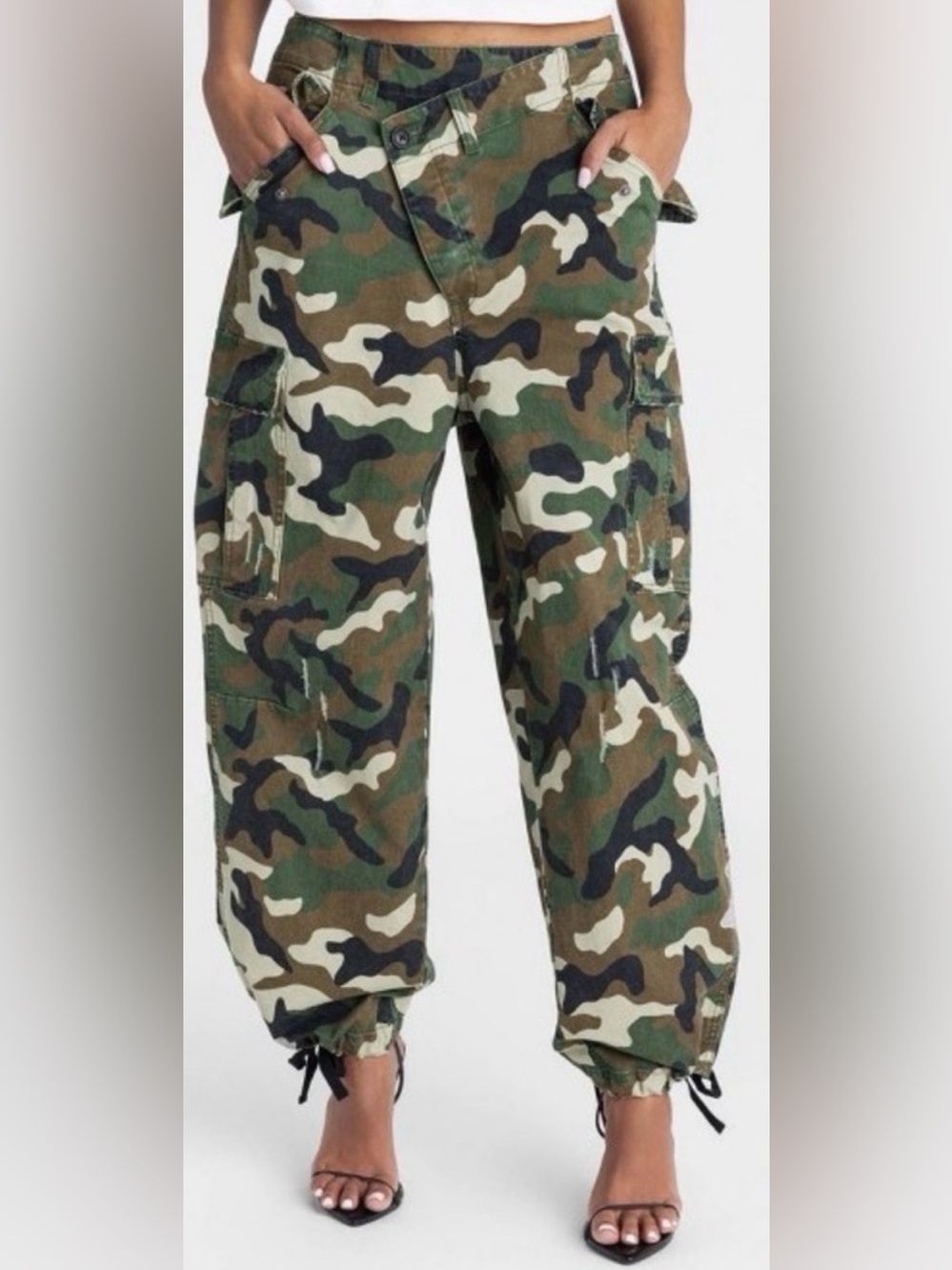 Camo Cargo capri Pants Green
Camouflage by KBB by Kahlana size medium